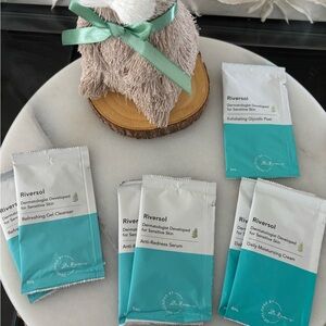 Riversol Sample Skincare Packet Set - Teal & White
